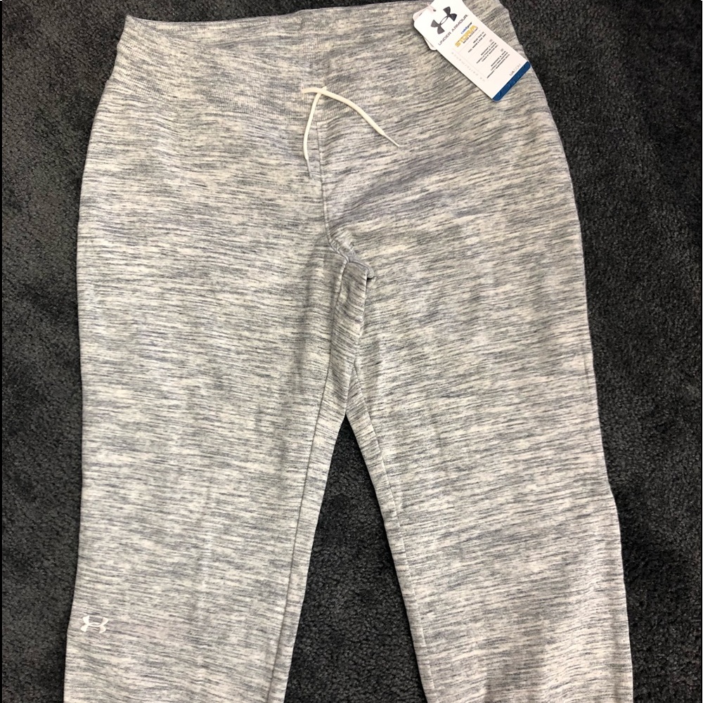 Women’s Under  Armour Capri - Picture 2 of 4
